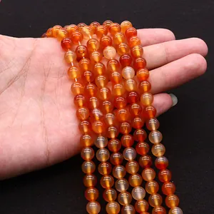 Handheld display van natuurlijke rode agaat ronde kralen voor DIY sieraden en kettingen