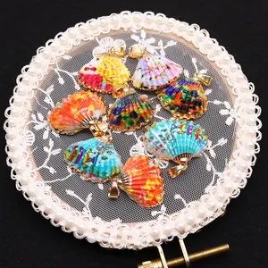Lot de 8 pendentifs coquillages peints à la main avec bords dorés pour colliers DIY