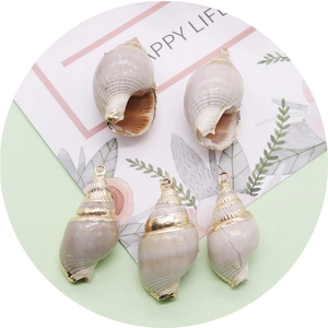 Pendentifs en coquillage naturel avec bords dorés et anneaux pour création de bijoux