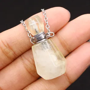 Handgehaltener achteckiger Naturstein-Flakonanhänger mit silberner Gliederkette