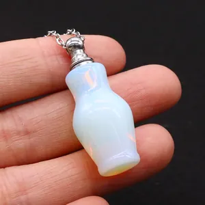 Collier flacon de parfum en pierre d'opalite avec chaîne argentée et fini blanc