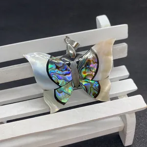 Colgante mariposa natural con nácar e incrustación de abulón en fianza de plata