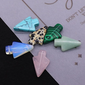 Natuurstenen hangers in pijlpuntvorm turquoise en opaal met horizontale boringen