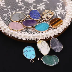 Assortiment de pendentifs pierres naturelles œil de tigre et lapis-lazuli plaqués or
