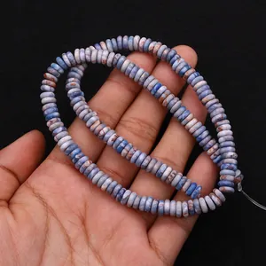 Dettaglio di perline abaco in diaspro imperiale blu per la creazione di gioielli fai da te