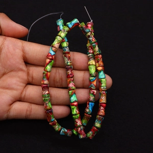 Vue macro de perles en pierre empereur colorées en forme de bambou pour bijoux