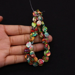 Détail de perles de jaspe impérial colorées pour la création de colliers de bijoux artisanaux