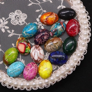 Cabujones ovalados de piedras naturales con textura jaspeada en varios colores