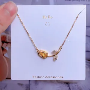 Collier tulipe dorée élégant avec cristal jaune et diamants pavés sur la chaîne
