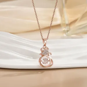 Detailaufnahme der Roségold-Halskette mit beweglichem Zirkonia-Mausanhänger für Damen