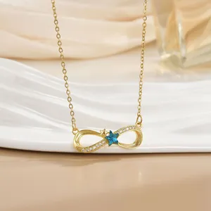 Detail der Unendlichkeitsschleife-Halskette mit blauem Stern und Zirkonia-Besatz