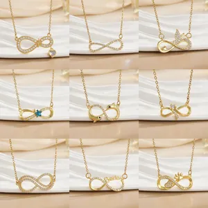 Infinity-Goldkette mit Zirkon-Steinen und verschiedenen symbolischen Anhängern im Set
