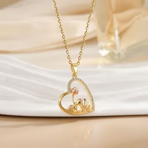 Goldene Herzkette mit Mutter-Kind-Elefanten und weißen Zirkonia-Steinen