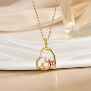 Detailaufnahme der Herz-Elefant-Halskette mit Roségold und funkelnden Zirkonia-Akzenten