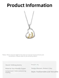Dettaglio del ciondolo a forma di cuore per collana con finitura bicolore argento e oro