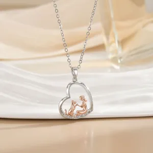 Collana a cuore in argento con pendente ragazza e cane oro rosa e accenti in zircone