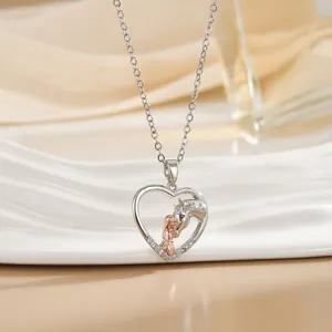 Detail des Herzanhängers mit Rotgold-Mädchen, Silber-Pferdekopf und Zirkonia-Steinen