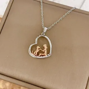 Collana con pendente a cuore e silhouette di ragazza e cucciolo in argento e oro rosa