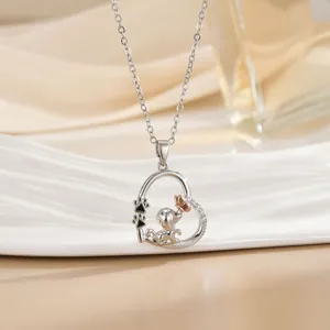 Collana a cuore in argento con ciondolo a forma di cane e farfalla oro rosa