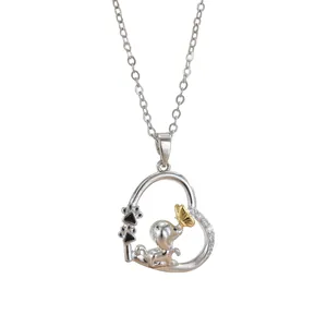 Collana a cuore in argento con elefante, farfalla dorata e accenti in zircone