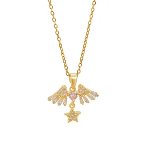 Elegante Goldene Titanhalskette mit rosa Herzstein und Kristall-Engelsflügeln