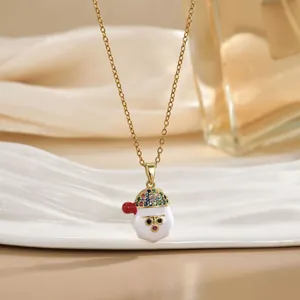 Collier minimaliste en or avec pendentif de Noël orné de zircons colorés et émail