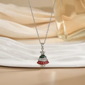 Collier pendentif sapin de Noël en émail vert et cristaux blancs brillants sur chaîne argentée