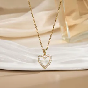 Exquisite 18K gold heart-shaped pendant necklace with small white pearls for women