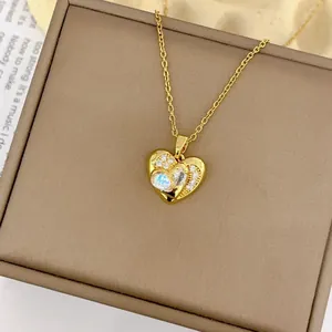 Collier à pendentif cœur doré à la mode avec pierre en forme de poire et zircons