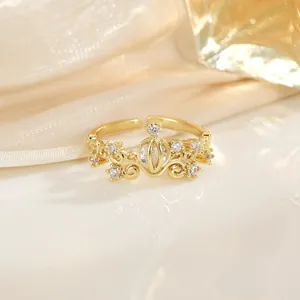 Bague carrosse dorée ajustable avec cristaux brillants au style vintage chic