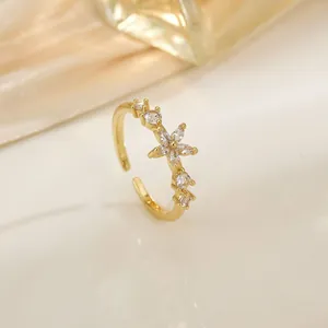 Adjustable gold flower ring with zircon stones in a vintage minimalist star design