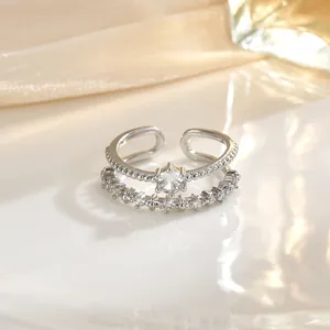 Exquisiter zweischichtiger silberner verstellbarer Ring mit funkelndem Zirkon im Vintage-Stil