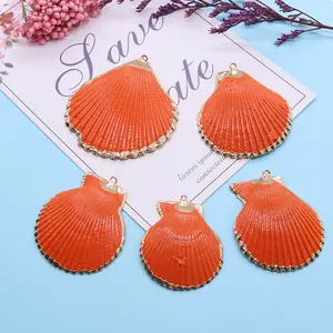Cinq pendentifs en forme de pétoncles oranges avec bordure dorée pour bijoux DIY