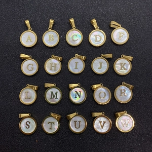 Pendentif Alphabet Rond en Coquillage Naturel Alliage Plaqué Or Lettre en Nacre Pour Accessoires De Création De Bijoux DIY