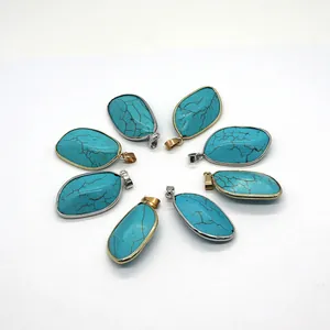 Set van 8 turquoise hangers in bladvorm met gouden en zilveren frames voor sieraden