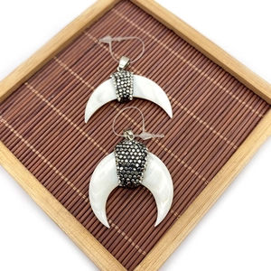 Pendenti a forma di luna in conchiglia naturale bianca con cristalli e ganci argento