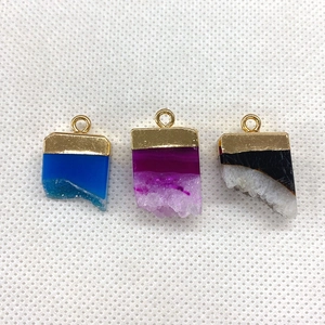 Pendenti in pietra naturale irregolare con cappucci dorati in blu viola e grigio