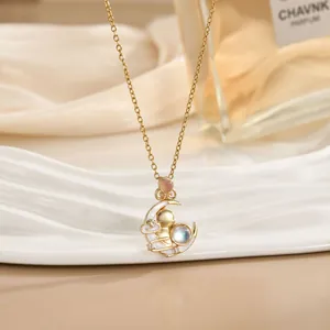 Collana pianeta da sogno dorata con ciondolo a mezzaluna e pietre di zircone