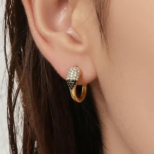 Élégantes boucles d'oreilles goutte plaquées or 18k avec zircone noir et blanc