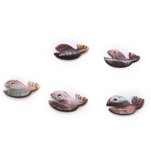 Handgefertigte walformige schwarze Muschelperlen mit irisierendem lila und grünem Glanz