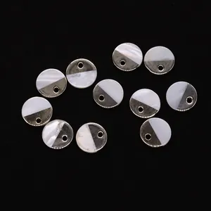 Détails des pendentifs ronds de 15mm en nacre et métal argenté pour création de bijoux