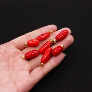 Pendenti in corallo rosso a forma di riso con chiusure in argento S925 placcate in oro