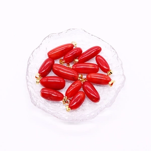 Pendenti in corallo bambù sintetico rosso lucido a forma di riso con gancio dorato