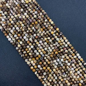 Détail macro de perles rondes en jaspe paysage naturel aux motifs bruns uniques