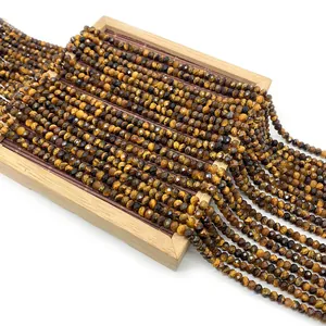 Perles facettées en œil de tigre naturel pour bijoux DIY sur présentoir en bois