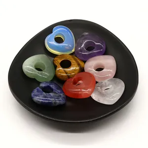 Set aus 8 herzförmigen Natursteinanhängern in verschiedenen Farben für DIY-Schmuck