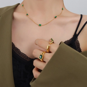 Collier Zircon Vert Émeraude Pour Femmes Acier Inoxydable Plqué Or 18K Vintage Gemme Carrée Chaîne De Clavicule Bijoux