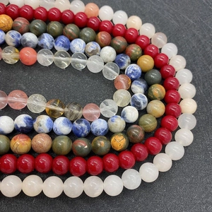 Detailopname van gepolijste 8-10mm natuursteen kralen voor DIY sieraden maken