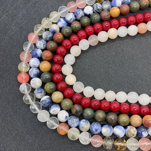 Macro-opname van 8mm natuursteen kralen in diverse kleuren voor DIY sieraden maken