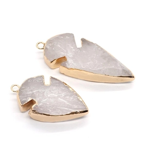 Pendentif en pierre naturelle en forme de flèche avec bordure dorée et bélière fixe